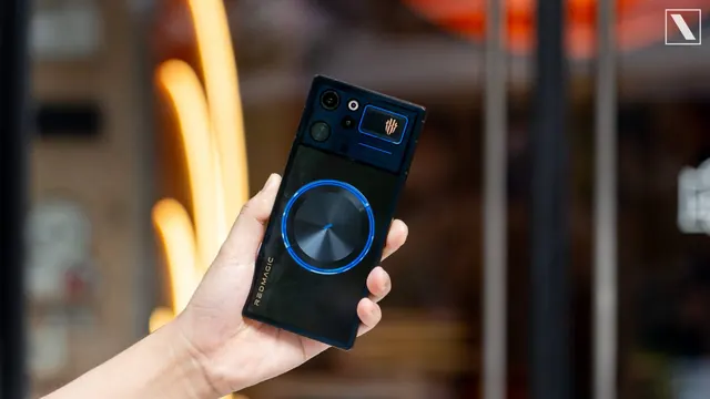 红魔 12 Pro+ 体验：水冷加上 RGB 灯，游戏性能全面升级