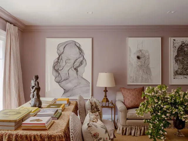 Where to Buy Vintage Lamps (2026): 1stDibs, Etsy, and More