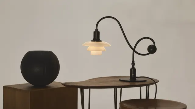 Louis Poulsen reissues a 1930s hit, the clef-shaped ‘PH Piano’ lamp
