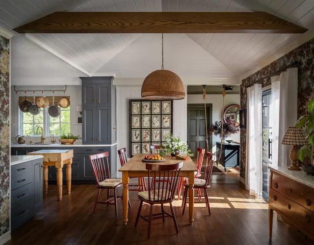 This California Cottage Puts a Charming Spin on the "Summer Camp Nostalgia" Aesthetic