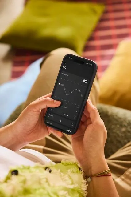 Sonos 一口气推出两款全新硬件:Beam Ultra 回音壁、Ace Ultra 头戴式耳机
